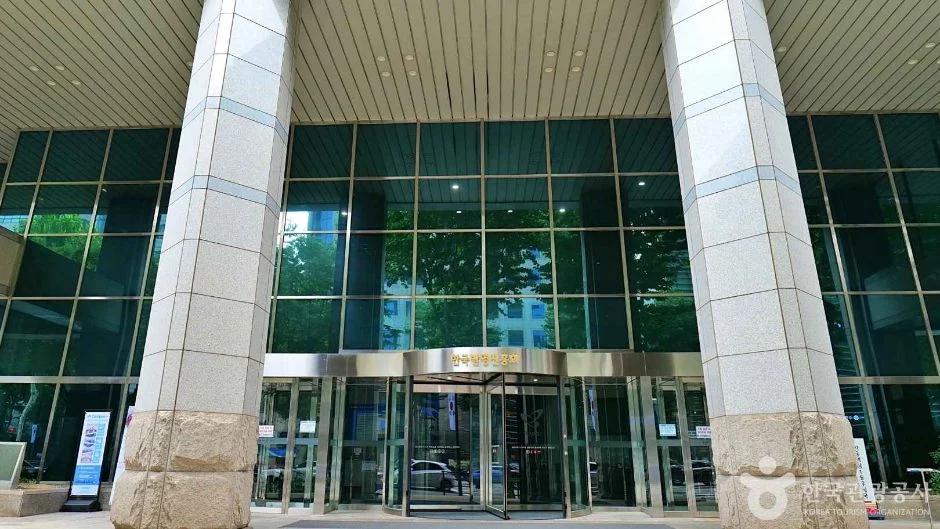 강남구 지식재산전문도서관, 테헤란로 131 한국지식재산센터 3층 방문 정보