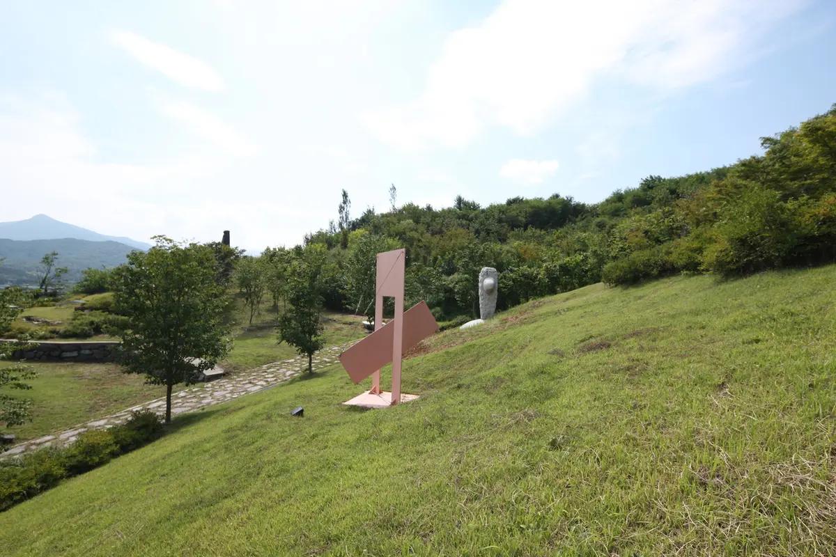 분홍빛 꽃잔디가 역대급 만개했다고?"... 1만㎡ 꽃잔디로 물든 경남 산청 생초국제조각공원