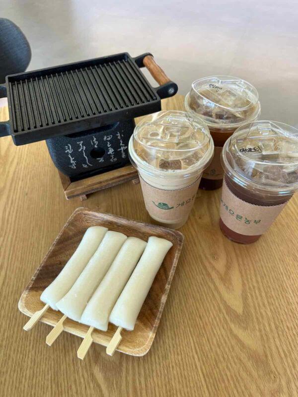 김포 게으른농부에서 즐기는 가래떡 구이와 넓은 잔디밭