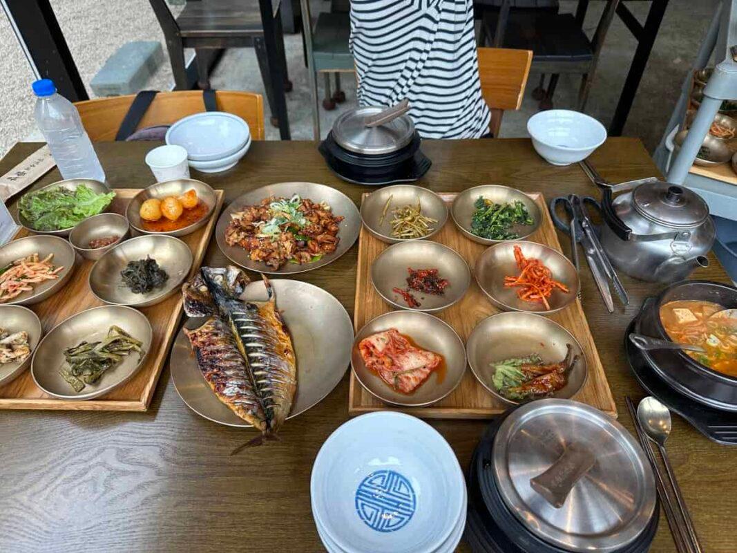 전국 한식 맛집 찾는다면? 블루리본 3년 선정 ‘강민주의들밥’에서 무한리필 한정식 든든하게 즐겨요