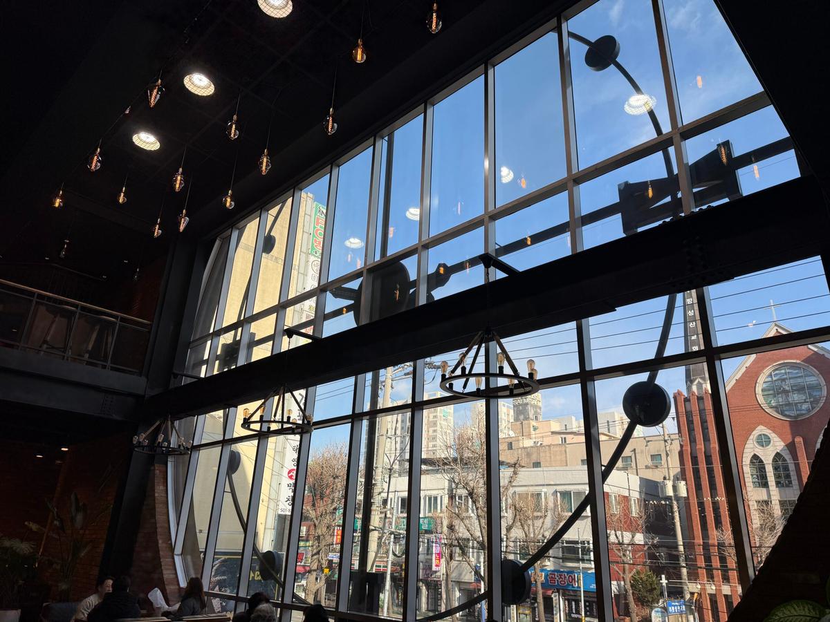 부평 대형 빵카페 ‘그랑팡’: 넓은 공간 속 감성 가득한 휴식