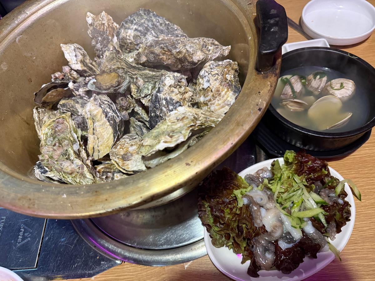 인천 노포 맛집 빨간낙지 통영굴찜, 푸짐한 석화찜 제철이 지나기 전에 즐기자