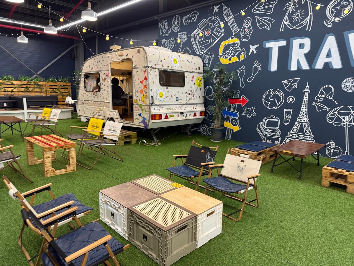 파주 브런치카페 207FEET, 캠핑카와 지게차가 있는 이색카페
