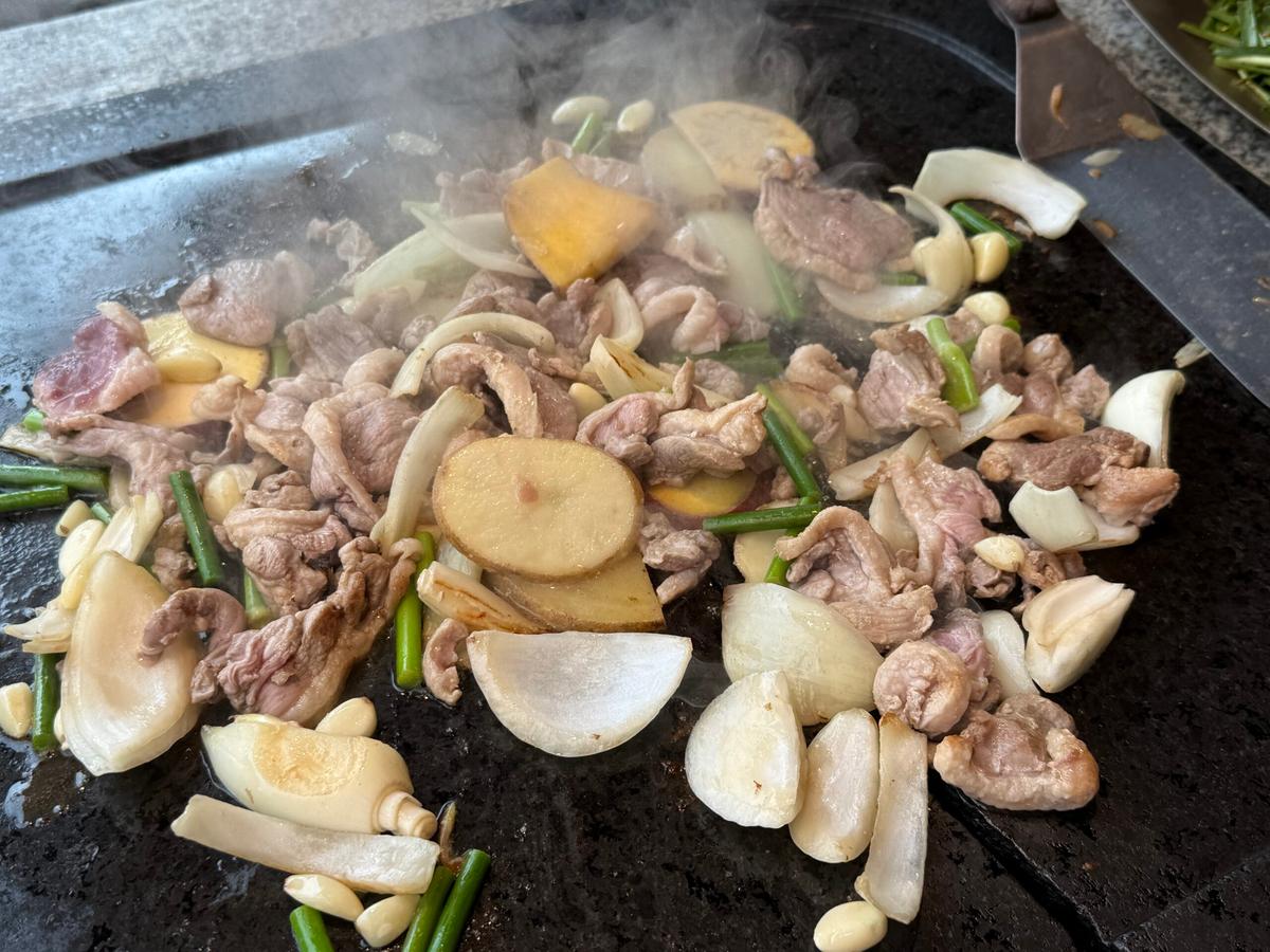 부평 바베큐광장, 진짜 돌판 위에서 구워 먹는 생오리의 맛