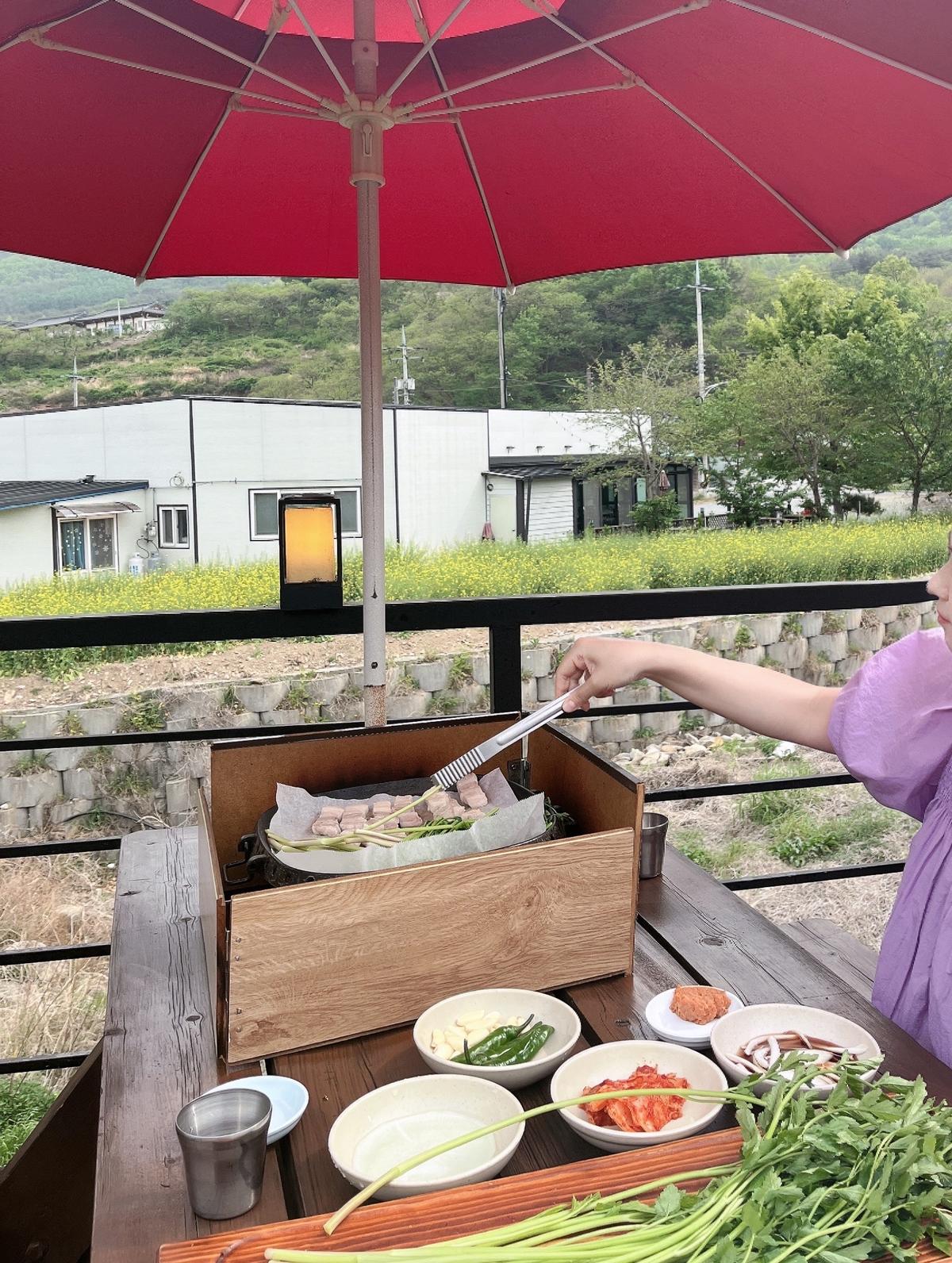 청도 한재미나리 삼겹살 ‘굽은소나무와오리도둑’, 운치까지 완벽!