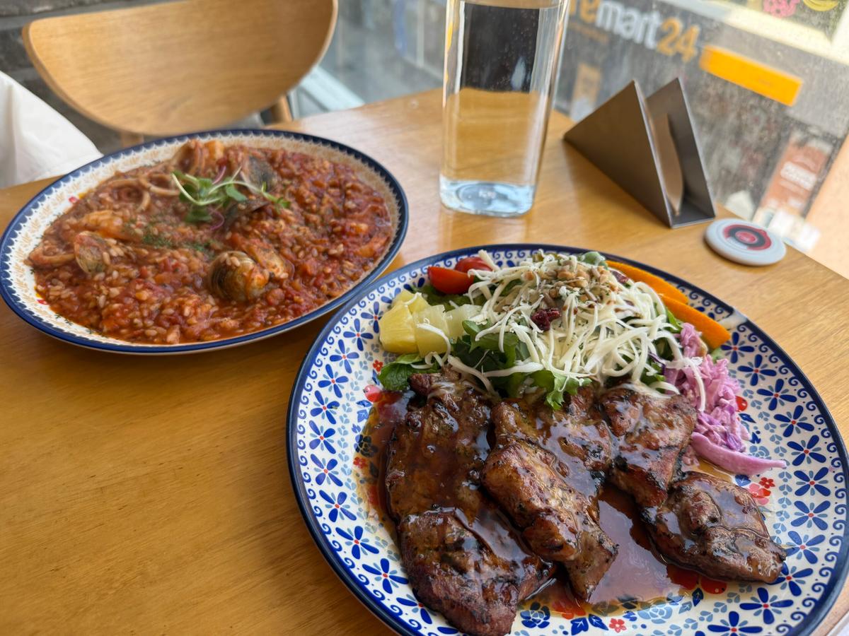 가성비 제대로! 양 푸짐한 ‘로니로티’, 목살스테이크·파스타·리조또까지