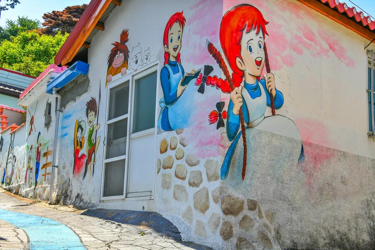 “동화 같은 골목이 숨겨져 있다”… 김해 찬새내골 벽화마을 이야기길