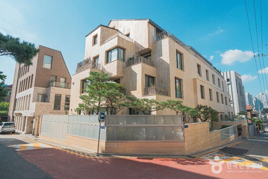 프랑스 감성 가득한데 서울 한복판이라고?"... 서초구 반포동 이국적 서래마을